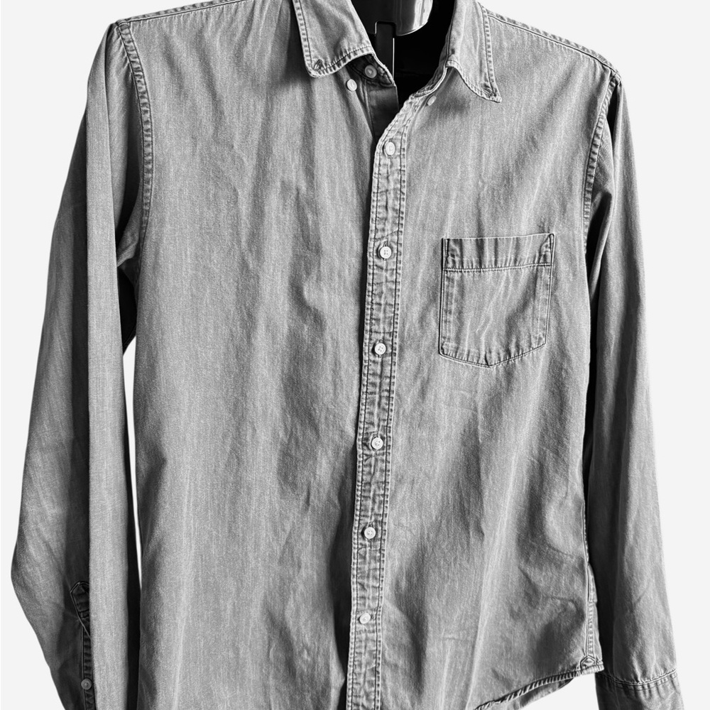 Uniqlo Men's Casual Gray Button-Down Shirt